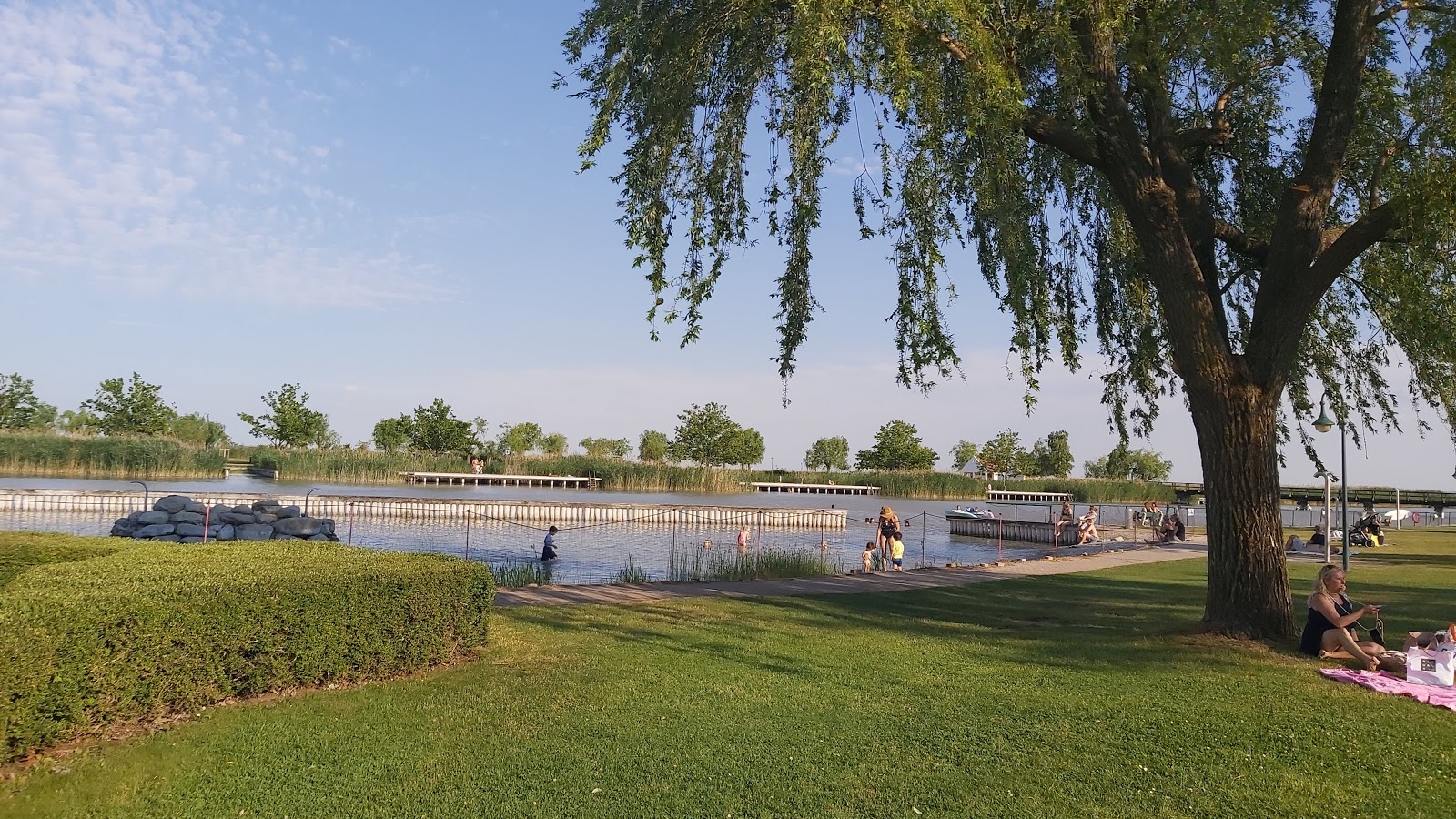 Foto von Naturbad Morbisch mit betonierte fläche Oberfläche