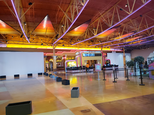 Shopping Mall «Great Lakes Crossing Outlets», reviews and photos, 4000 Baldwin Rd, Auburn Hills, MI 48326, USA