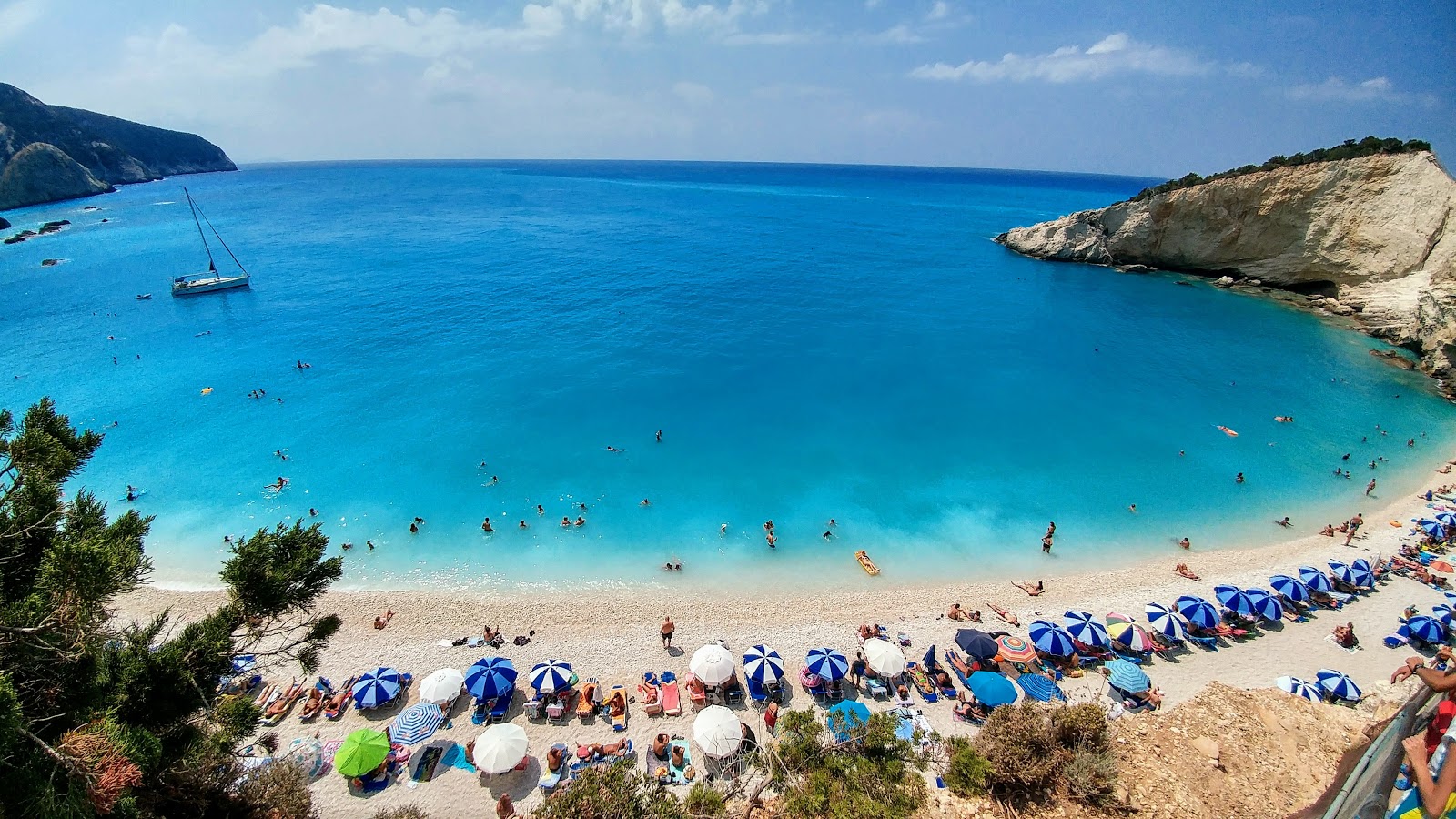 Foto av Porto Katsiki Stranden omgiven av klippor