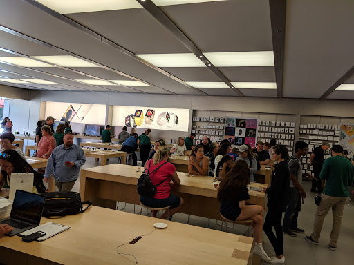 Computer Store «Apple Main Place», reviews and photos, 120 W Jefferson Ave, Naperville, IL 60540, USA