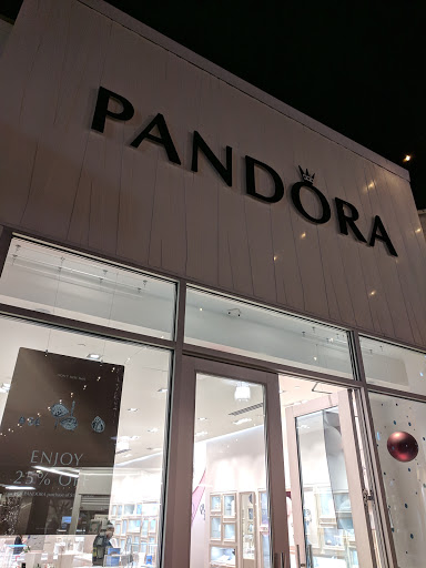 Shopping Mall «The Village at Corte Madera», reviews and photos, 1618 Redwood Hwy, Corte Madera, CA 94925, USA