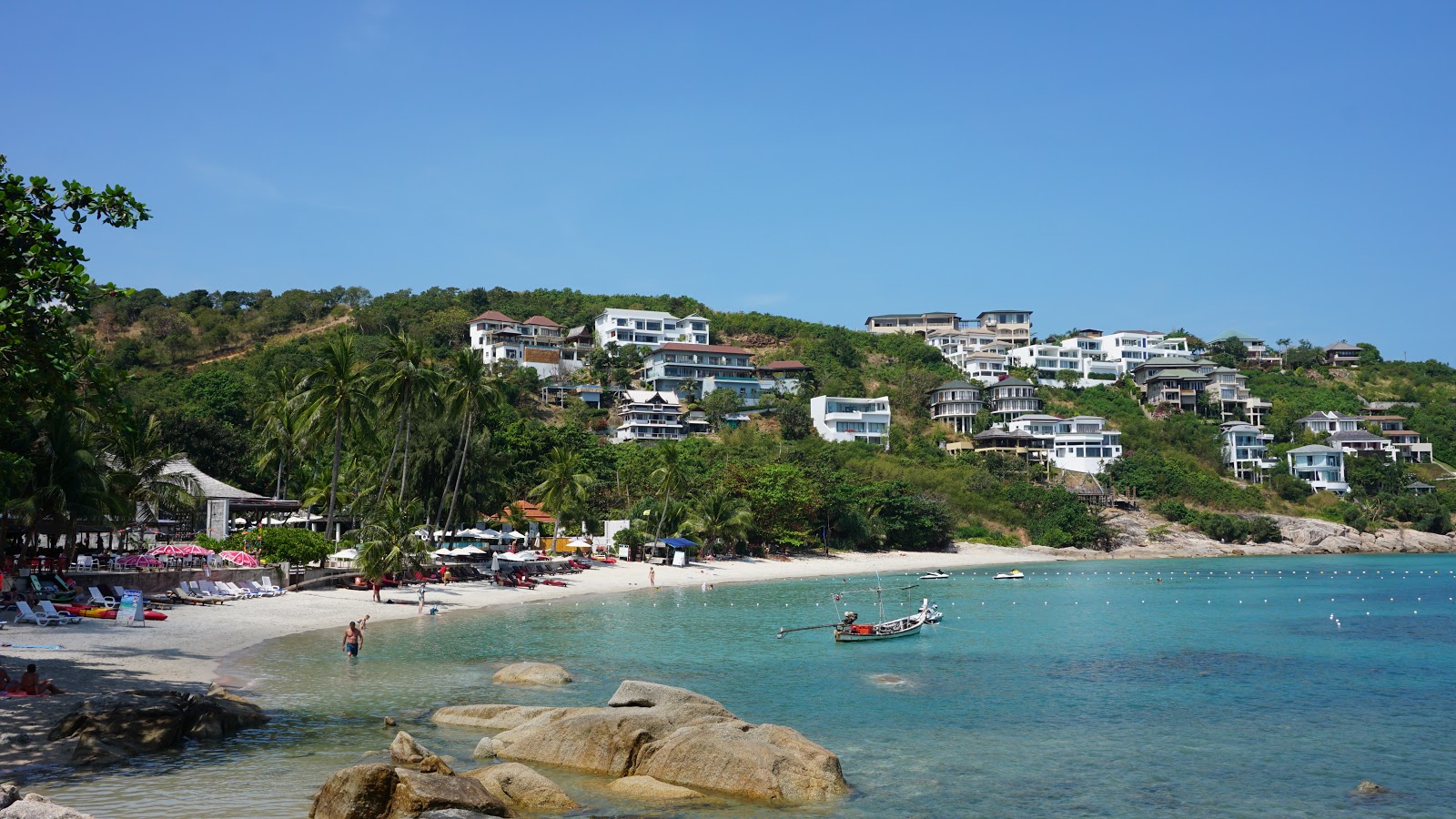 Thongson Bay beach'in fotoğrafı - rahatlamayı sevenler arasında popüler bir yer