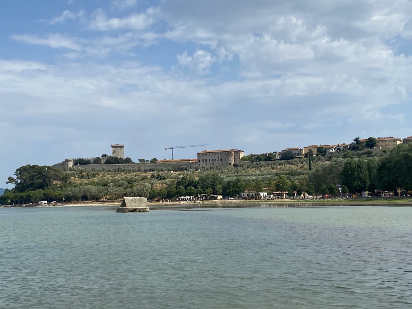 Spiaggia lido Arezzo di Castiglione del Lago'in fotoğrafı imkanlar alanı