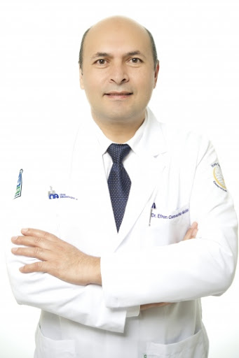 Dr. Efren Camacho Muñoz, Cirujano pediátrico