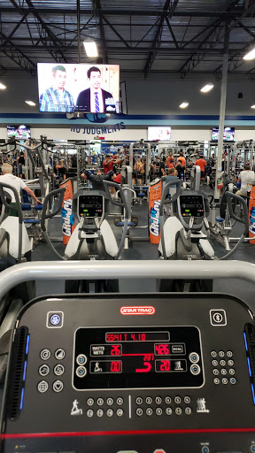 Health Club «Crunch - Aloha», reviews and photos, 17800 SW Kinnaman Rd, Aloha, OR 97078, USA