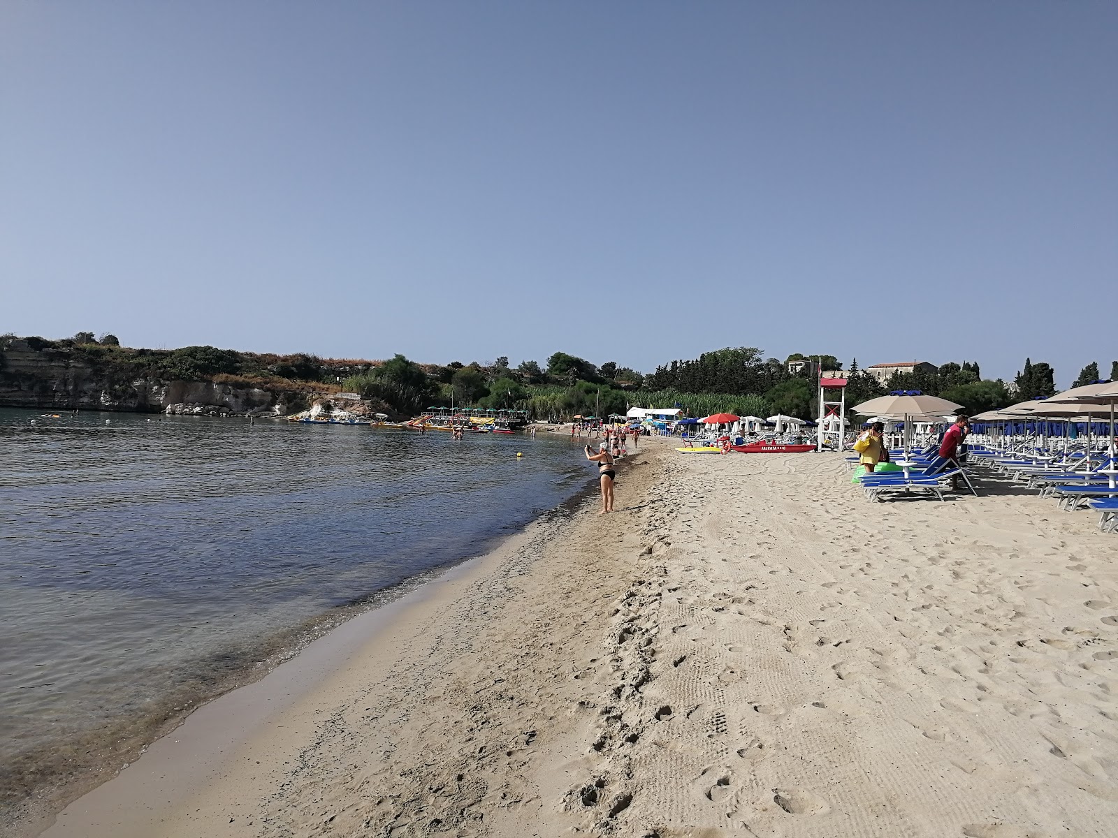 Foto de Spiaggia di Fontane Bianche área parcialmente resortada