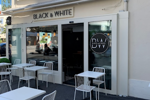 Black & White Burger Vichy image