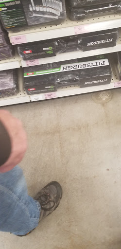 Hardware Store «Harbor Freight Tools», reviews and photos, 2606 Homer Adams Pkwy, Alton, IL 62002, USA
