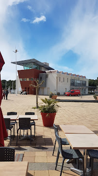 Atmosphère du Restaurant Le Bistrot Du Port à Le Verdon-sur-Mer - n°3