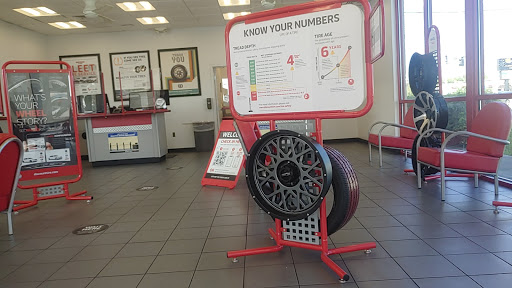 Tire Shop «Discount Tire Store - Orlando, FL», reviews and photos, 986 N Semoran Blvd, Orlando, FL 32807, USA