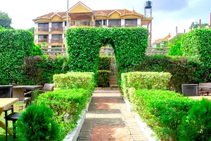 Hotel Lemonade Mutundwe Kampala image