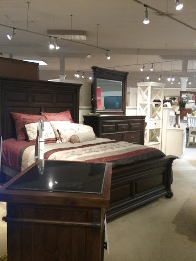 Furniture Store «Gibson Furniture and Patio», reviews and photos, 141 N Water Ave, Gallatin, TN 37066, USA