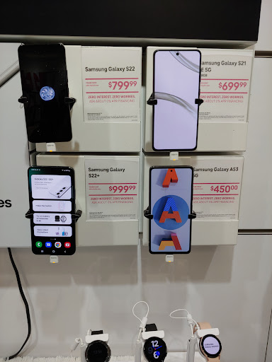 Cell Phone Store «T-Mobile», reviews and photos, 1920 Crest View Dr, Hudson, WI 54016, USA