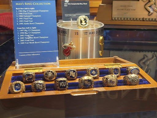 Book Store «KU Bookstore», reviews and photos, 1301 Jayhawk Blvd, Lawrence, KS 66045, USA