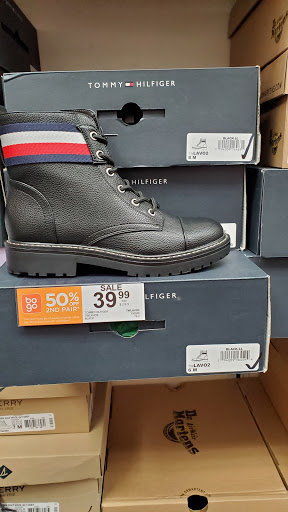 Shoe Store «Rack Room Shoes», reviews and photos, 318 Crossroads Blvd, Cary, NC 27518, USA