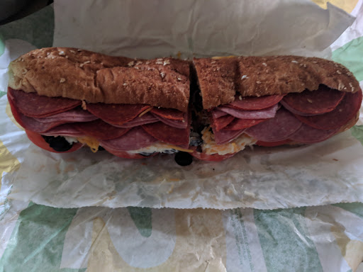 Restaurant «Subway», reviews and photos, 923 10th St, Floresville, TX 78114, USA