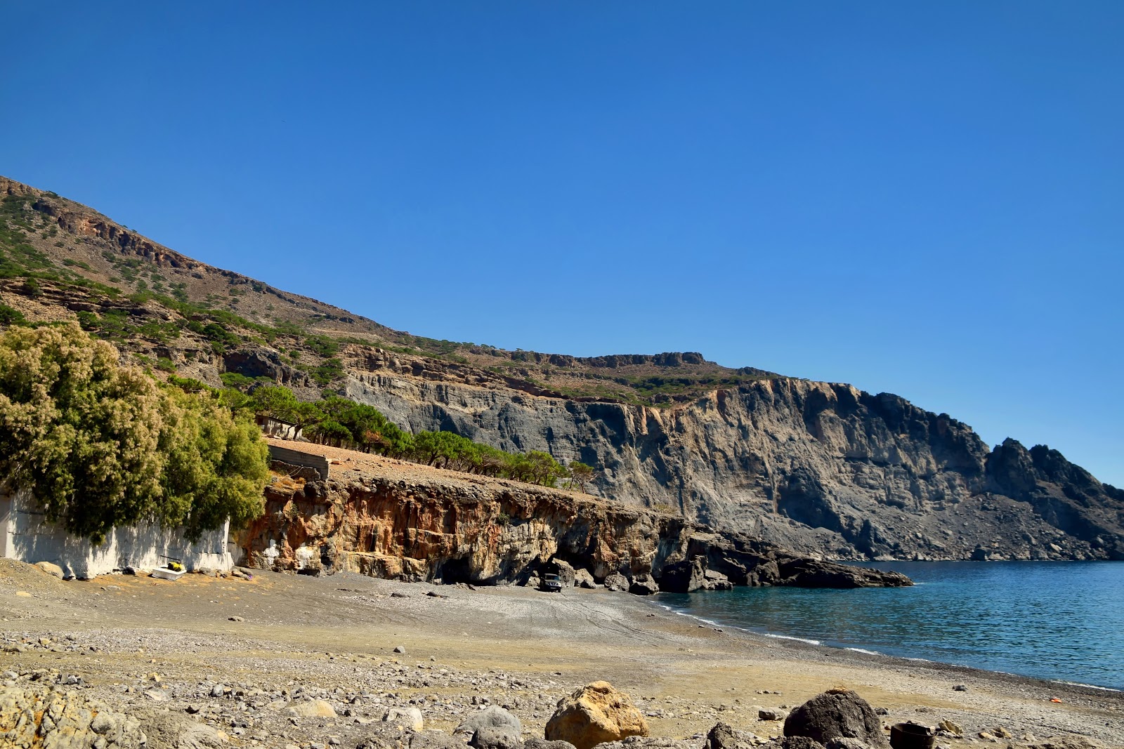 Foto von Paralia Koudouma mit heller kies Oberfläche