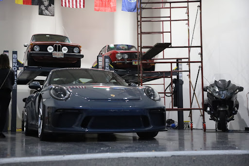 Cadillac Dealer «Motor Werks Cadillac of Barrington», reviews and photos, 206 N Cook St, Barrington, IL 60010, USA