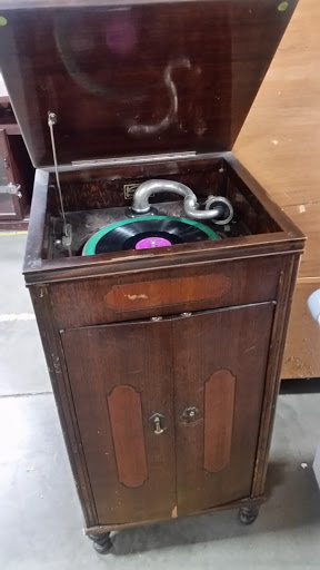 Outlet Store «Goodwill Outlet», reviews and photos