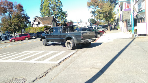 Grocery Store «Rays Food Place», reviews and photos, 875 Redwood Dr, Garberville, CA 95542, USA