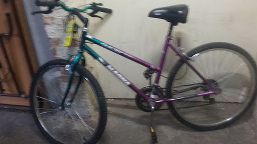Bicycle Store «Roberts Cycle Shop Chicago», reviews and photos, 7054 N Clark St, Chicago, IL 60626, USA