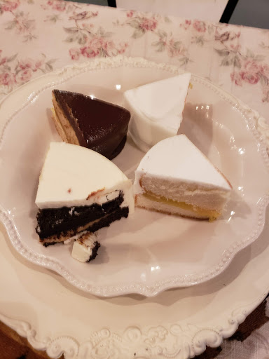 Bakery «Mulberries Cake Shop», reviews and photos, 2027 E Colfax Ave, Denver, CO 80206, USA