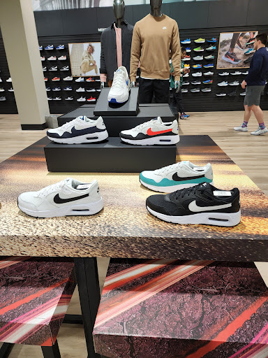 Shopping Mall «Monroeville Mall», reviews and photos, 200 Mall Cir Dr, Monroeville, PA 15146, USA