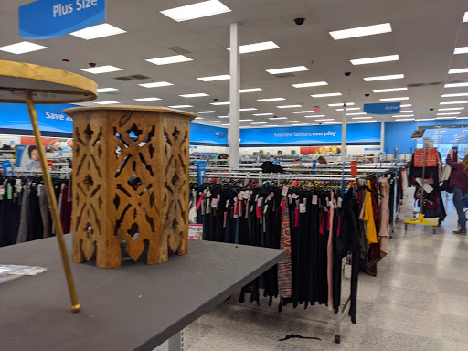 Clothing Store «Ross Dress for Less», reviews and photos, 484 Randall Rd, South Elgin, IL 60177, USA