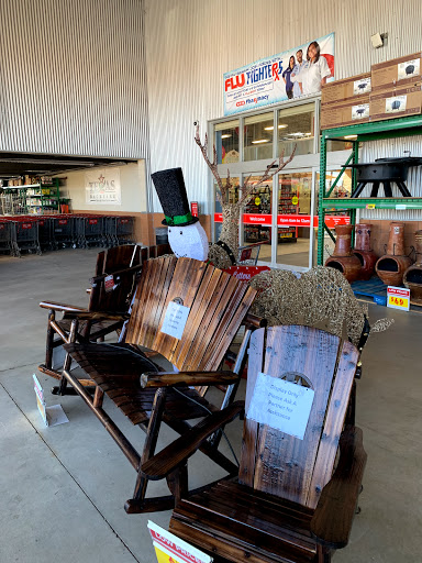 Grocery Store «H-E-B Grocery», reviews and photos, 925 10th St, Floresville, TX 78114, USA