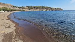 Paralia Meli'in fotoğrafı dağlarla çevrili