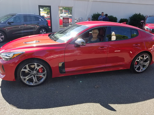 Kia Dealer «Kia of Portland», reviews and photos, 307 NE Broadway St, Portland, OR 97232, USA