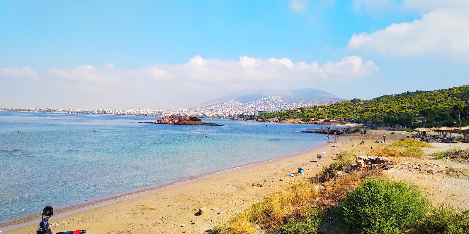 Foto av Kavouri beach med brunsand yta