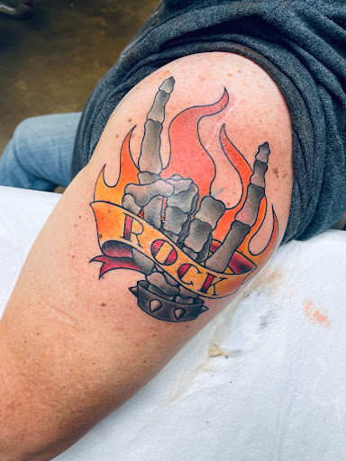 Tattoo Shop «Live Canvas Tattoo Parlour», reviews and photos, 434 Belle Terre Blvd, Laplace, LA 70068, USA