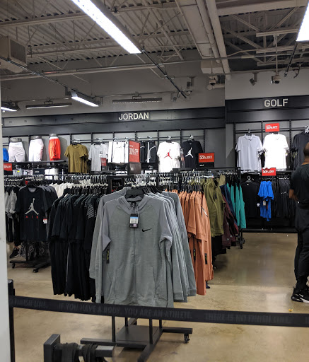 Sporting Goods Store «Nike Factory Store», reviews and photos, 1 Outlet Blvd #600, Wrentham, MA 02093, USA