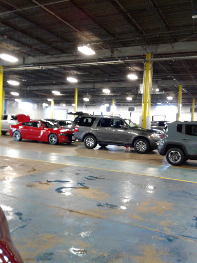 Car Dealer «Larry Roesch Chrysler Jeep Dodge RAM», reviews and photos, 200 W Grand Ave, Elmhurst, IL 60126, USA