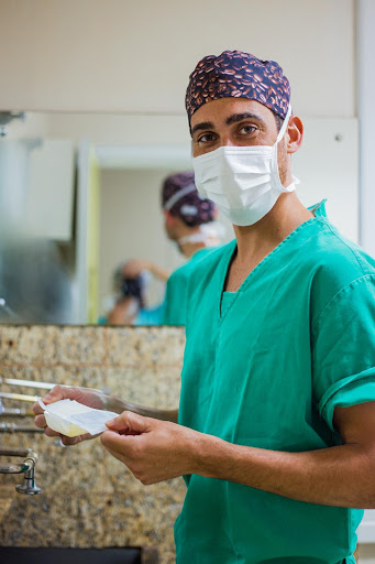 Dr. João Krieger - Cirurgia Plástica e Transplante Capilar em Curitiba