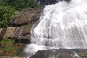 Kuthungal waterfalls image