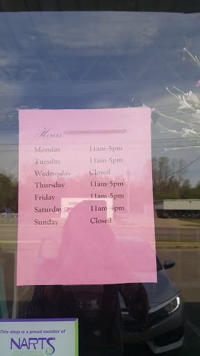 Consignment Shop «Reflections Resale Boutique», reviews and photos, 1505 N Leroy St, Fenton, MI 48430, USA