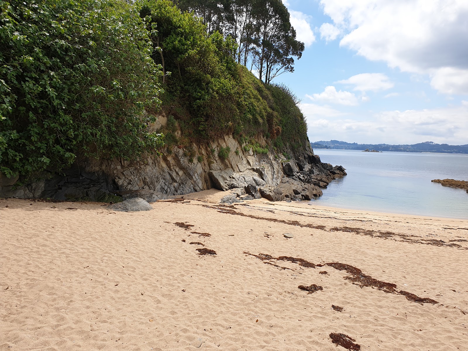 Foto van Playa de insua met blauw puur water oppervlakte
