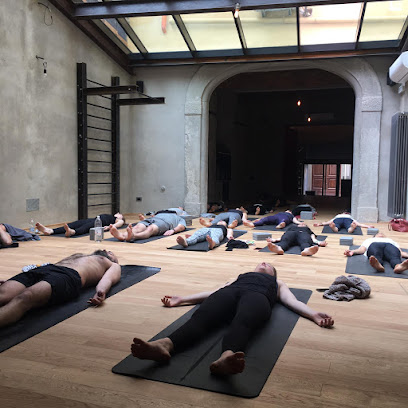 Yoga Garage - Via dei Conti, 22R, 50123 Firenze FI, Italy