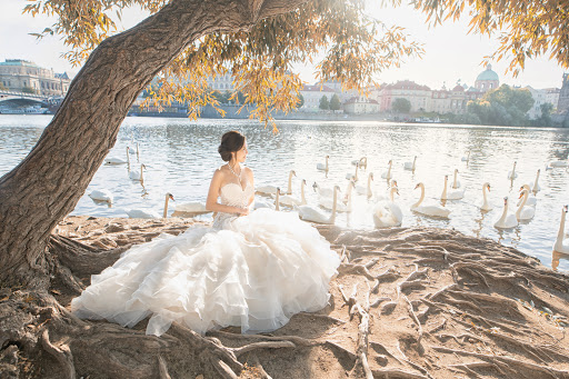 Dream In London Bridal Salon | 香港 & 海外婚紗攝影 | 婚紗租借 | Gowns & Wedding Photography