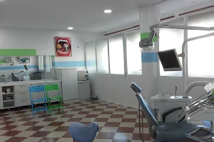 Lahcen Mousaif chirurgien dentiste طبيب جراح للأسنان image