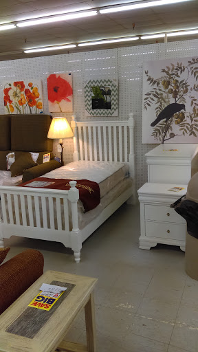 Flea Market «Streetsboro Flea Market - Furniture, Antiques, Collectibles», reviews and photos, 1513 Streetsboro Rd, Streetsboro, OH 44241, USA