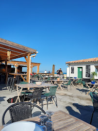 Atmosphère du Restaurant Les Copains Bâbord à La Flotte - n°2