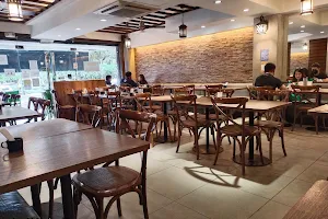 Finio Cafe & Restaurant image