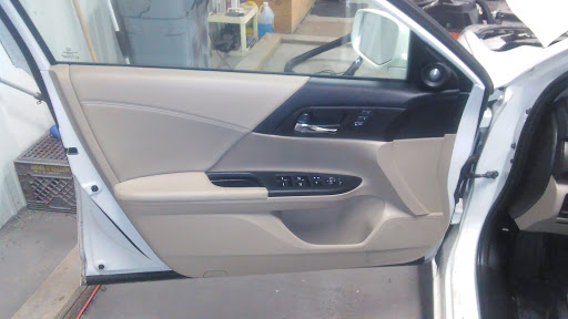 Auto Body Shop «Floyds Knobs Body Repair Inc», reviews and photos, 1808 Beechwood Ave, New Albany, IN 47150, USA