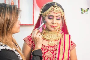 Alka Makeover | Best Beauty Salon Service In Delhi NCR | AR Lavish image