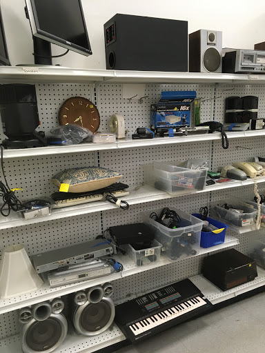 Thrift Store «Humane Society Thrift Store», reviews and photos, 4445 20th St, Vero Beach, FL 32966, USA