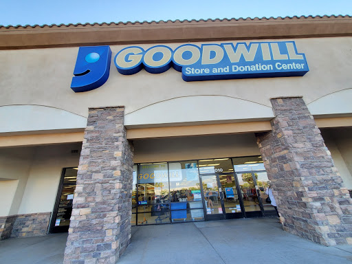 Thrift Store «32nd St & Cactus Goodwill Retail Store & Donation Center», reviews and photos