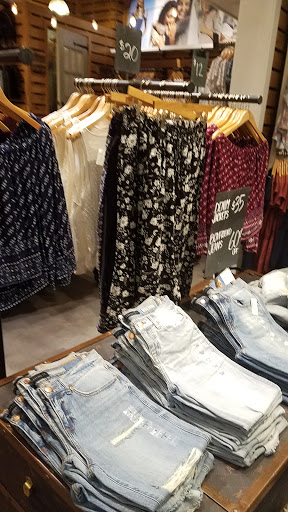 Clothing Store «Aéropostale», reviews and photos, 1500 Polaris Pkwy, Columbus, OH 43240, USA